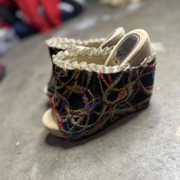 Stylish Colorful Wedge Sandals by Kay Unger - Size 5.5 - Picture 1 of 5